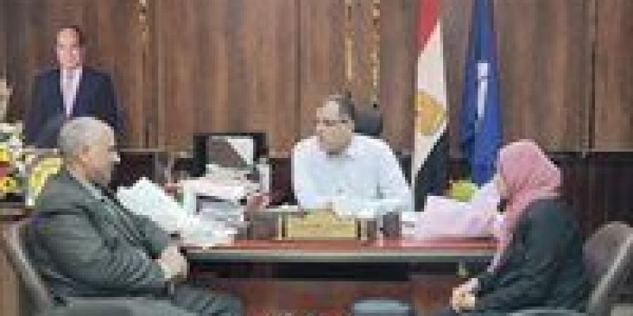 مدير تعليم دمياط مستقبلا أولياء أمور: «مكتبي مفتوح.. ومصلحة الطالب أولا»