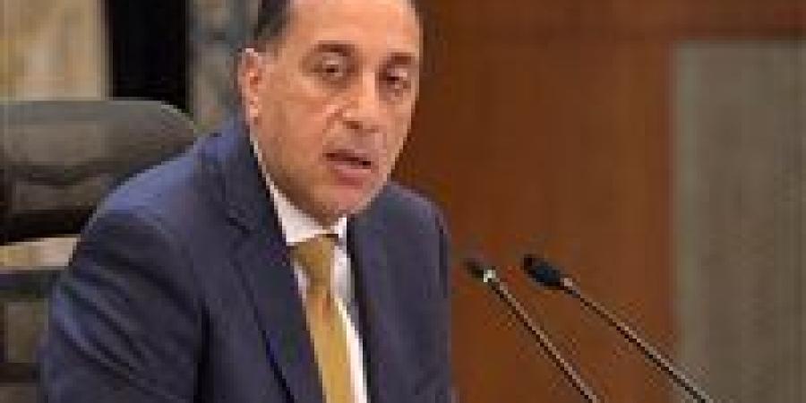 رئيس الوزراء يتابع جهود الحكومة لتحويل السيارات للعمل بالغاز الطبيعى