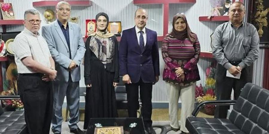 تكريم طالبة ثانوي بالمنوفية لاختراعها قانونًا رياضيًا جديدًا