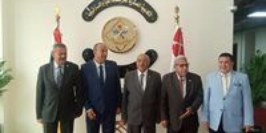 إسماعيل نبهان يحصل على زمالة كلية الدفاع الوطني حول المناطق اللوجستية
