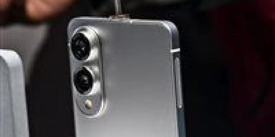 بـ 1219 دولارًا..سامسونغ تكشف رسميًا عن هاتفها Galaxy S25 Edge