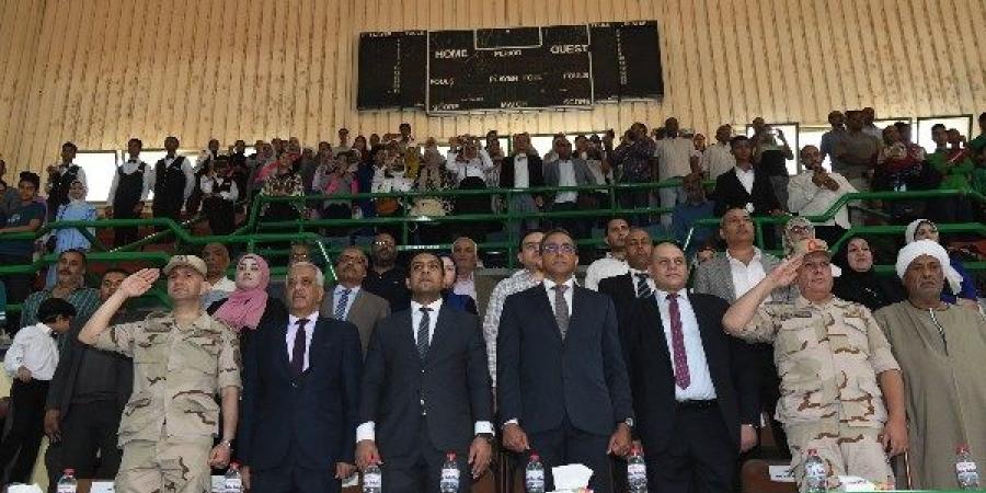 خلال ختام أنشطة التعليم التربوية.. محافظ قنا يؤكد دعم تنمية مهارات الطلاب