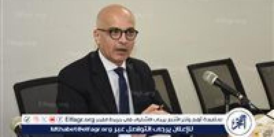 رئيس جامعة عين شمس يترأس الجلسة الثامنة لمجلس شؤون التعليم والطلاب