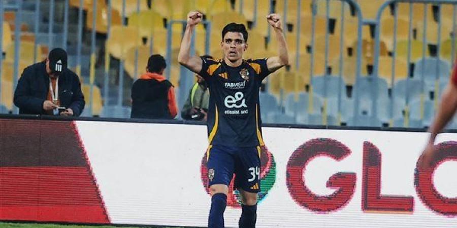 أشرف بن شرقي يسجل هدف التقدم للأهلي في مرمى سيراميكا