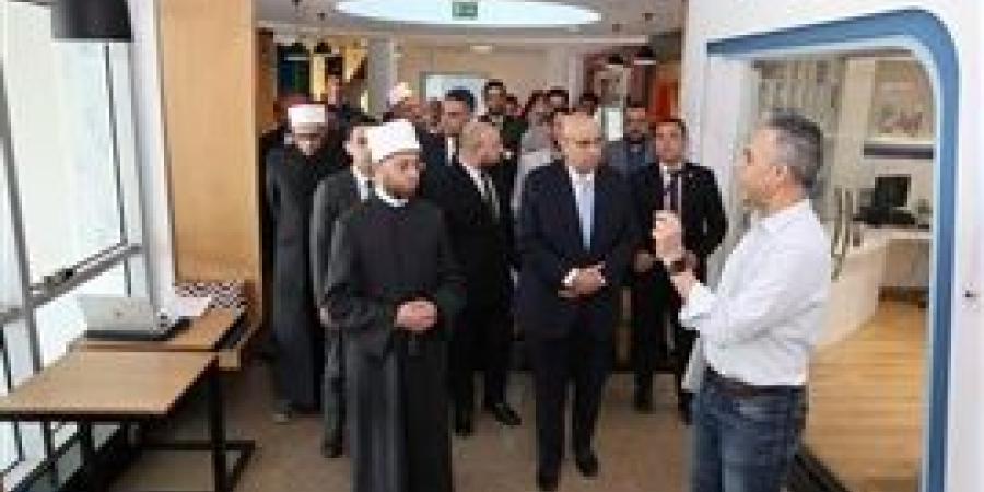 وزير الأوقاف يشارك في صالون جامعة النيل "الشباب وبناء المستقبل"