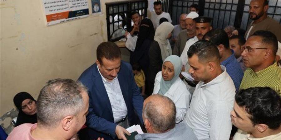 محافظ المنوفية يفاجئ عيادة الشهداء الشاملة للتأمين الصحي لمتابعة انتظام العمل