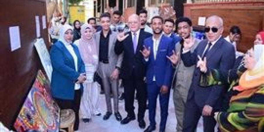 مشاريع تخرج التربية النوعية.. لوحات جدارية لفن الرسم والتصوير ومعجنات صحية منخفضة السعرات الحرارية
