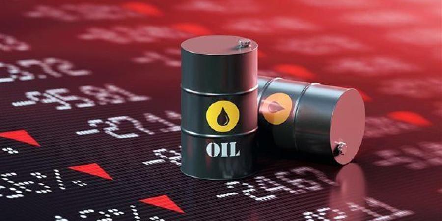 أسعار النفط تتراجع إلى 64.82 دولارًا للبرميل بعد صعود استثنائي
