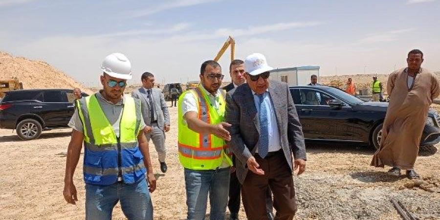 وزير الكهرباء يتابع برجى عبور قناة السويس ومسار خط الربط المصرى السعودى| صور