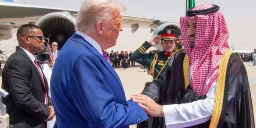 ترامب يحظى بتكريم ملكي في السعودية ويلتقي بن سلمان