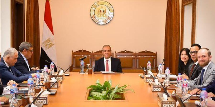 وزير الخارجية والهجرة يستقبل وفد من مجموعة "ايه بى موللر - ميرسك"