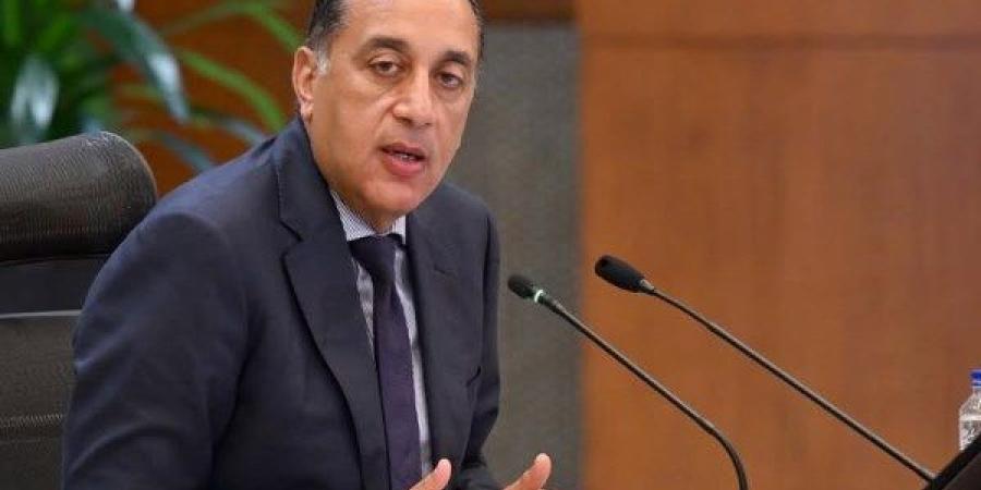 باستثمارات 210 ملايين دولار.. مدبولي يفتتح مشروعات جديدة بالسخنة ويؤكد: شراكتنا مع القطاع الخاص تعزز جذب الاستثمارات