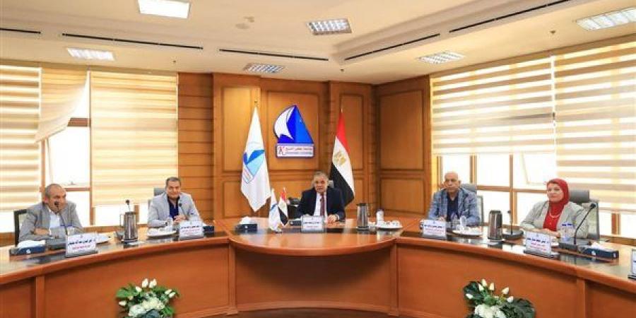 رئيس جامعة كفر الشيخ يؤكد ضرورة متابعة الاستعدادات الخاصة بأعمال امتحانات الفصل الدراسي الثاني