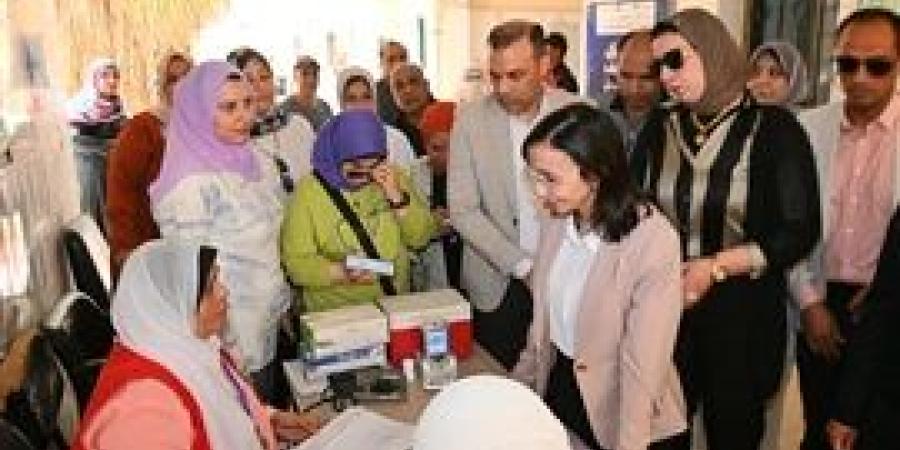 محافظ البحيرة تتفقد القافلة الطبية المجانية المكبرة بمركز ناصر الطبي بدمنهور وتؤكد على صحة المواطن أولوية وطنية