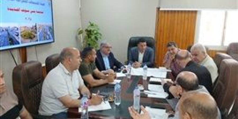 مسئولو "الإسكان" يتابعون موقف توفير القدرات الكهربائية لامتداد بني سويف الجديدة