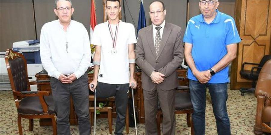 "مندور" يهنئ الطالب عبد الرحمن فاضل لحصوله على المركز الثاني ببطولة الجمهورية البارالمبية
