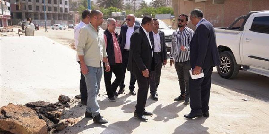 محافظ مطروح يتفقد أعمال تطوير الكورنيش.. صور