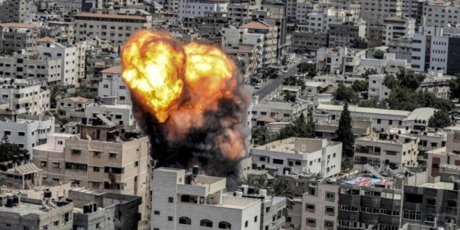 الجارديان: القصف الإسرائيلي على غزة ينذر بتصعيد خطير يبدد آمال وقف إطلاق النار