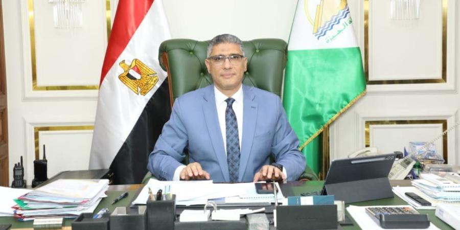 محافظ الجيزة يتابع معدلات إنجاز وحل مشكلات المواطنين بالأحياء والمدن
