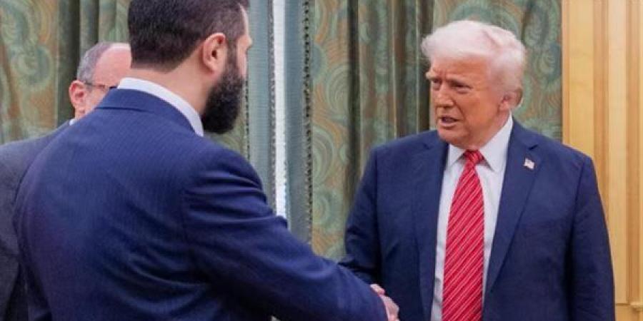 مصافحة تاريخية.. ترامب يلتقي الرئيس السوري ويدعوه للانضمام إلى اتفاقيات إبراهيم