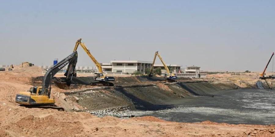 وزير الإسكان يُتابع مشروعات توسعات وصيانة محطات الصرف الصحي بمدن الشروق والعاشر والمنيا الجديدة