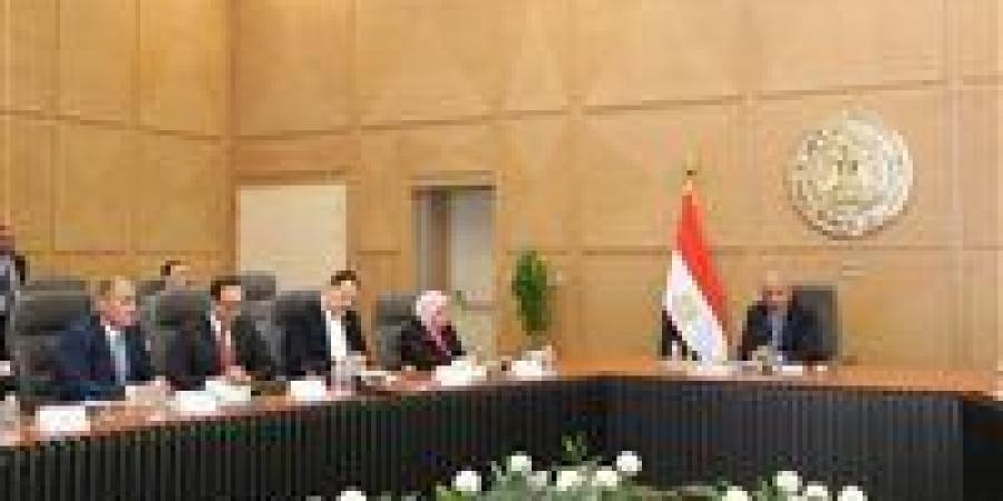 وزير الكهرباء يتابع مشروعات دعم الشبكة القومية وإضافة قدرات من الطاقات المتجددة