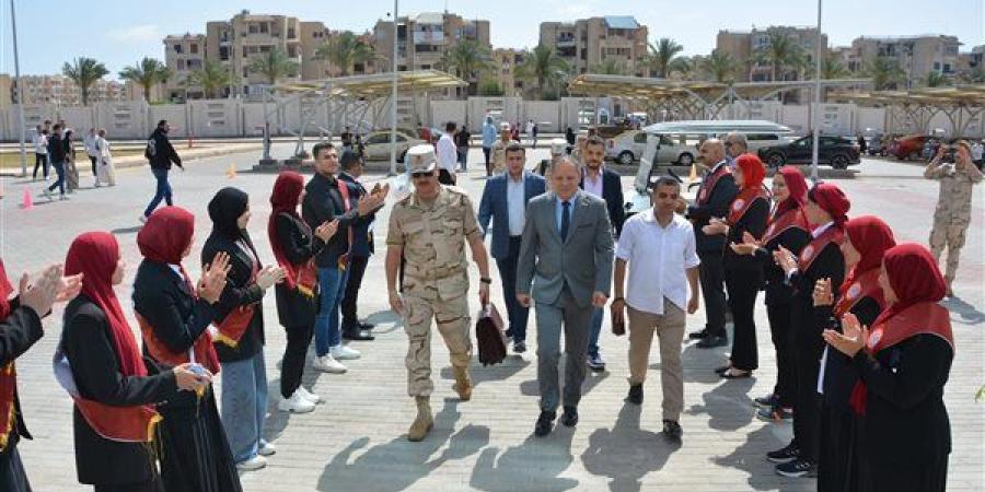 عبر ممر شرفي.. لجنة تجنيد للطلاب ذوي الهمم بجامعة دمياط