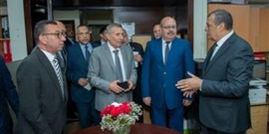 وزير الدولة للإنتاج الحربي يتفقد سير العمل بشركة المشروعات والاستشارات الهندسية التابعة للوزارة