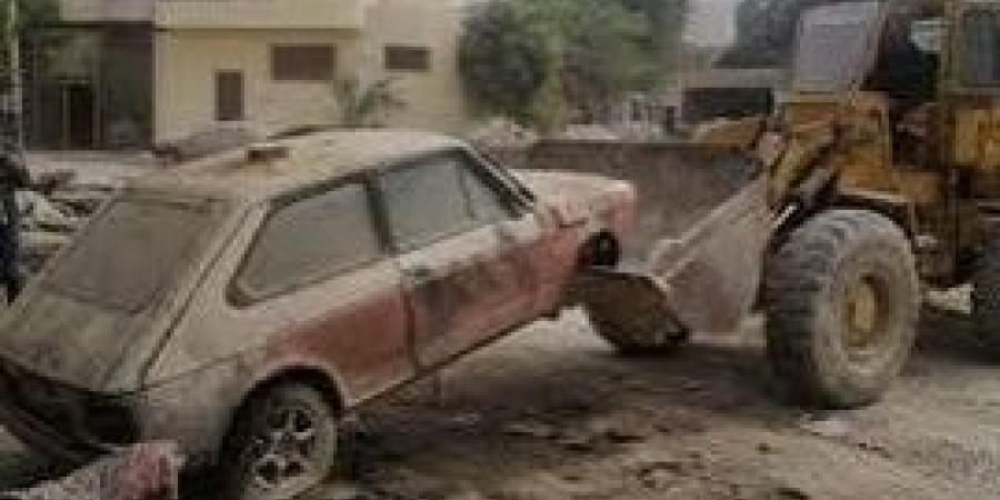 رفع 43 سيارة ودراجه متهالكة من الشوارع