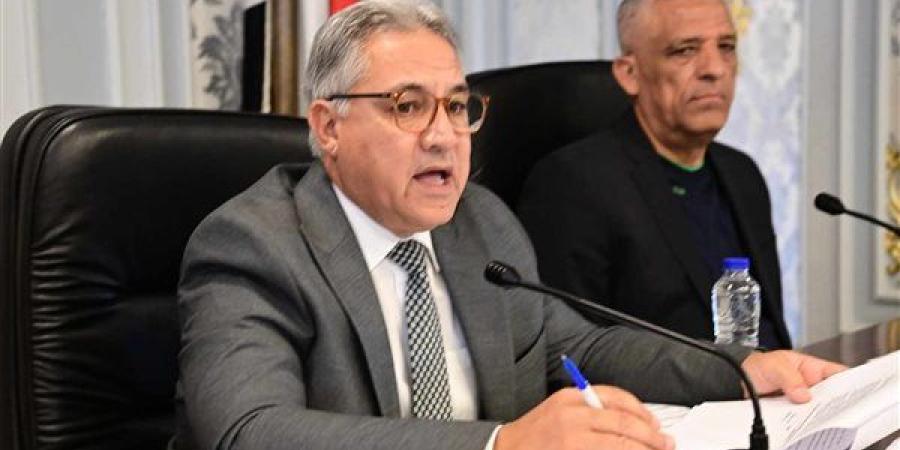 محلية النواب تناقش ملف سيارات السرفيس في مدينة أسوان
