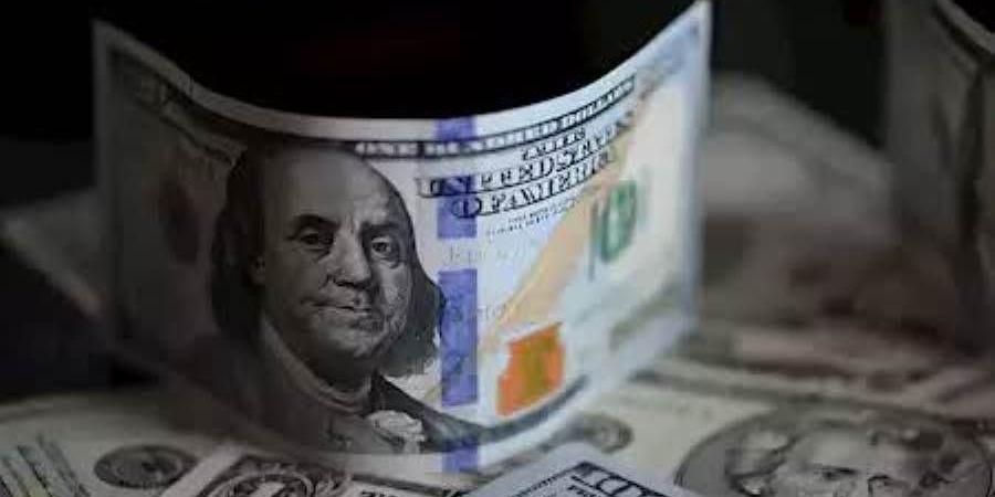 الدولار يواصل التراجع أمام الجنيه في منتصف تعاملات اليوم