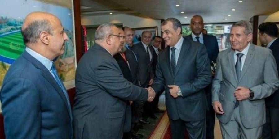 وزير الإنتاج الحربي يتفقد سير العمل بشركة المشروعات والاستشارات الهندسية
