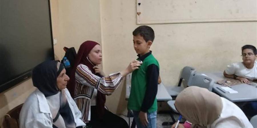 قوافل جامعة بنها بمدارس القليوبية.. توقيع الكشف الطبي على 145حالة