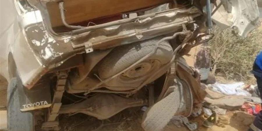 مصرع 4 وإصابة 11 في تصادم ميكروباص بعمود أعلى الطريق الأوسطي تجاه الفيوم