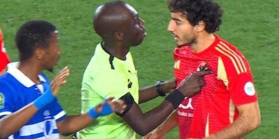 الكاف يعاقب الحكم التشادي الهادي علاو بسبب واقعة محمد هاني