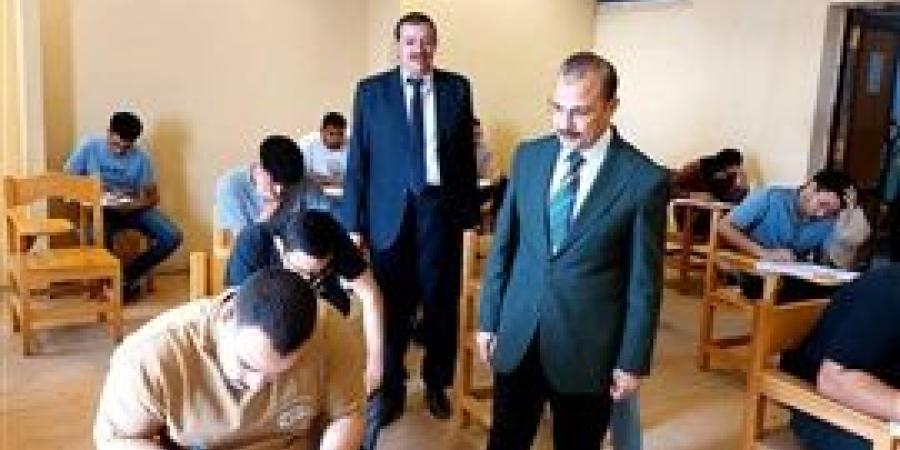 نائب رئيس جامعة بنها يتفقد الامتحانات بكليتي الحقوق و الحاسبات والذكاء الاصطناعي