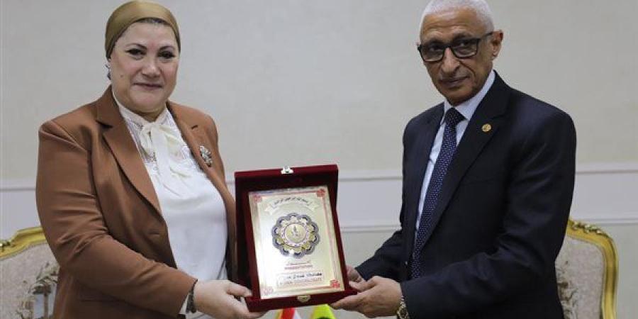 «السنباطى» تلتقي محافظ شمال سيناء لبحث سبل التعاون لحماية ودعم حقوق الطفل