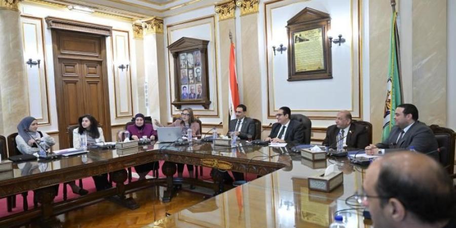 رئيس جامعة القاهرة يوجه بسرعة الانتهاء من وضع ...