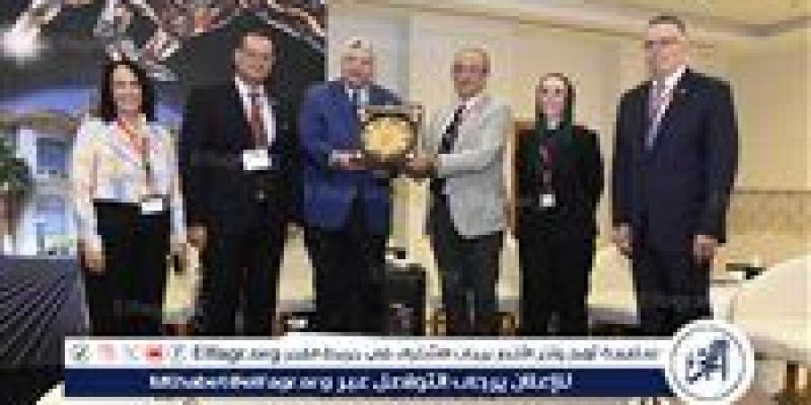 رئيس جامعة عين شمس يفتتحا الجلسة العلمية الثانية " الذكاءالاصطناعي والتحول الرقمي
