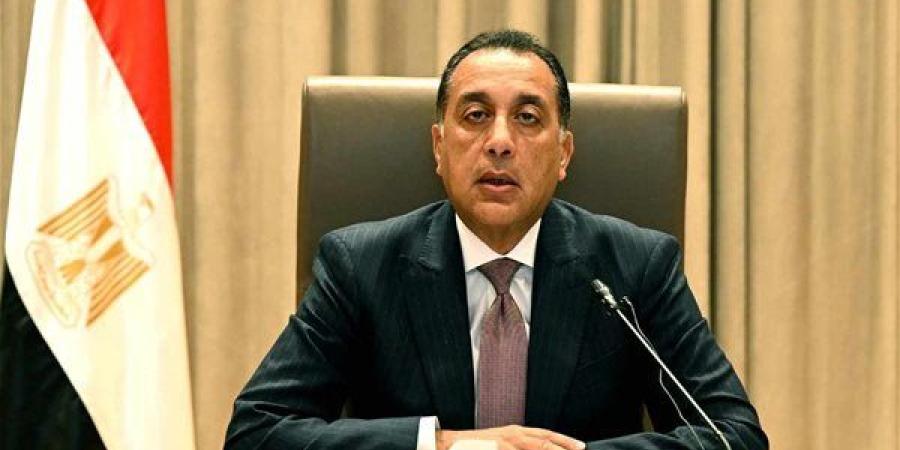 بعد انتهاء جولته في منجم السكري.. رئيس الوزراء يلتقي عددا من نواب البرلمان