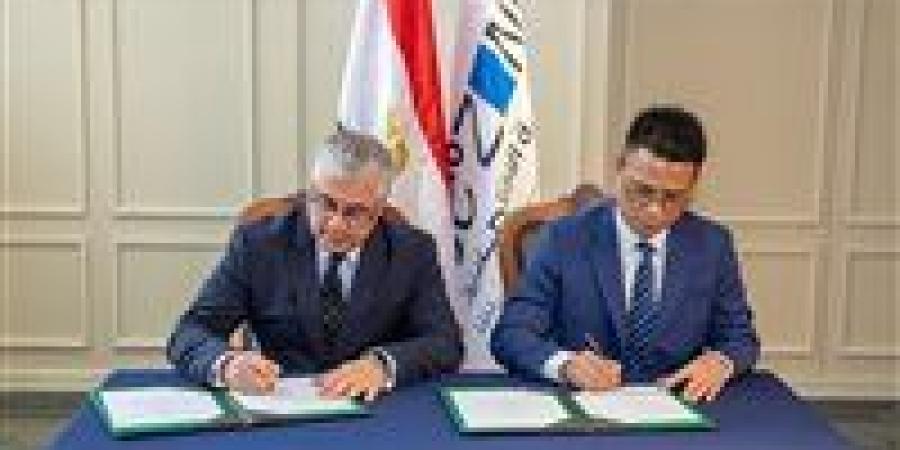 توقيع عقود مشروعين جديدين للملابس الجاهزة بالقنطرة غرب باستثمارات 20.5 مليون دولار