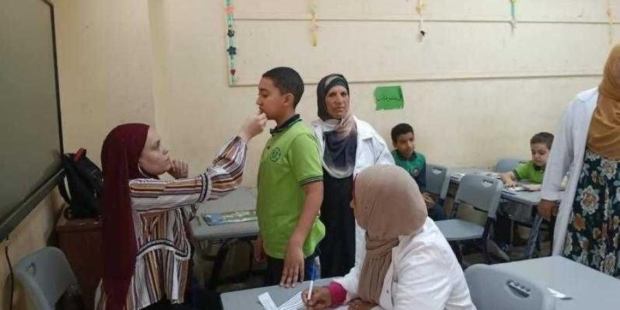 جامعة بنها تواصل قوافلها الطبية بمدارس القليوبية