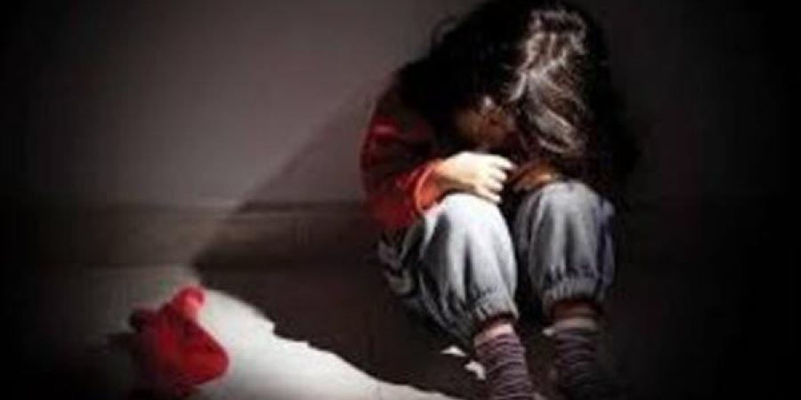لم تتجاوز الثامنة من عمرها..ضبط عامل مغسلة يعتدي على طفلة ببولاق الدكرور