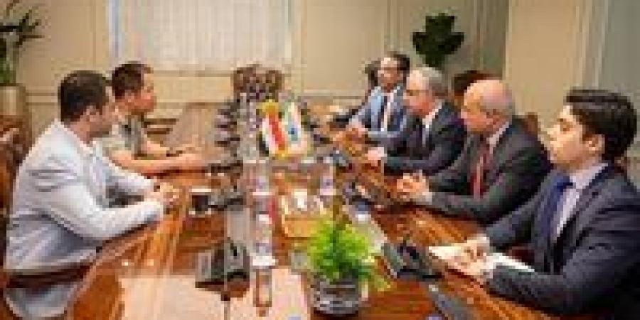 باستثمارات 3 مليارات جنيه.. توقيع عقد مشروع شركة كينليد الصينية لإنتاج مواد التغليف بمنطقة القنطرة غرب الصناعية