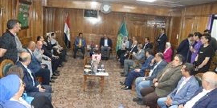 وزير الشباب والرياضة يبحث تطوير القطاع الشبابي والرياضي بالقليوبية