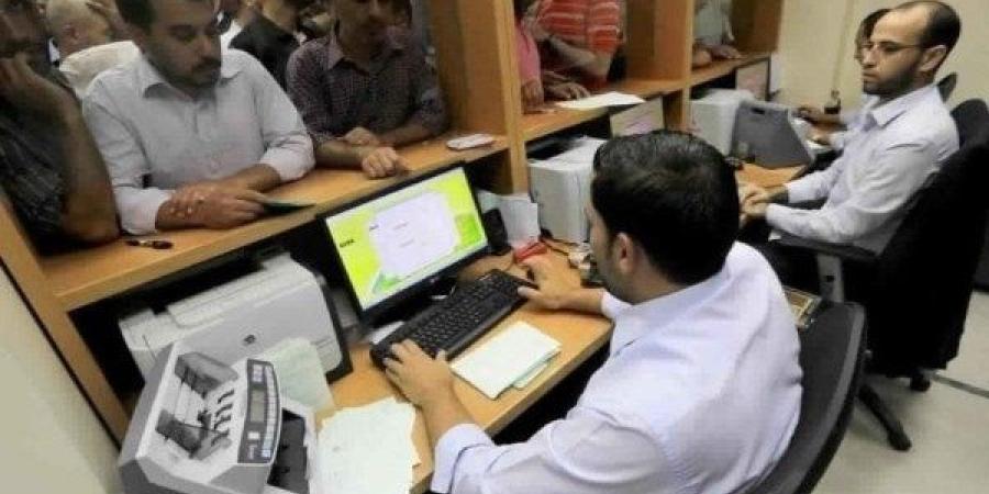 حظر عمل الموظف للغير بأجر أو بدون أجر خلال مدة الإجازة بالقانون