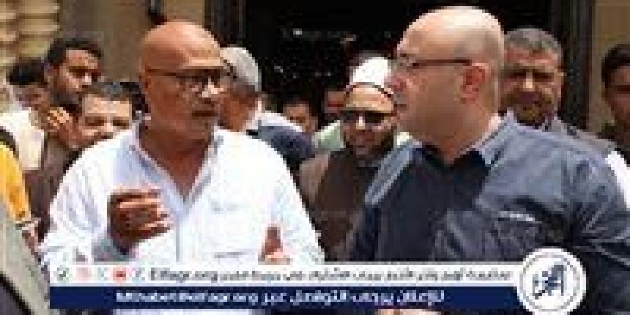 محافظ بني سويف يستمع لمطالب وشكاوى المواطنين عقب أدائه صلاة الجمعة بمسجد الرضا
