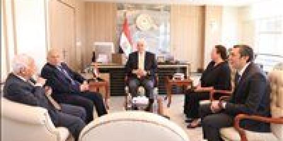 وزير التعليم العالي يستقبل الجراح العالمي الدكتور مجدي يعقوب