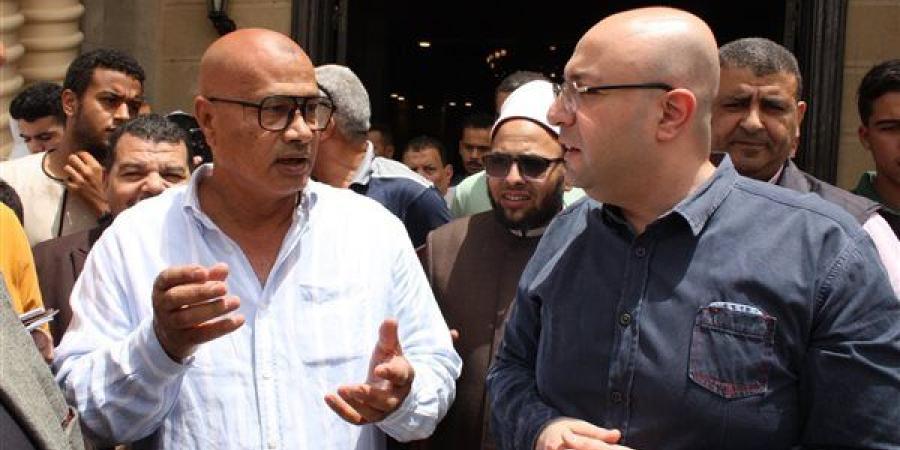 محافظ بني سويف يلتقى عددا من المواطنين ويستمع لمطالبهم واحتياجاتهم