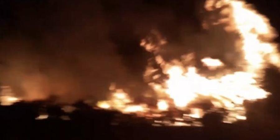 حريق هائل يلتهم أرض زراعية في قرية السيالة بدمياط